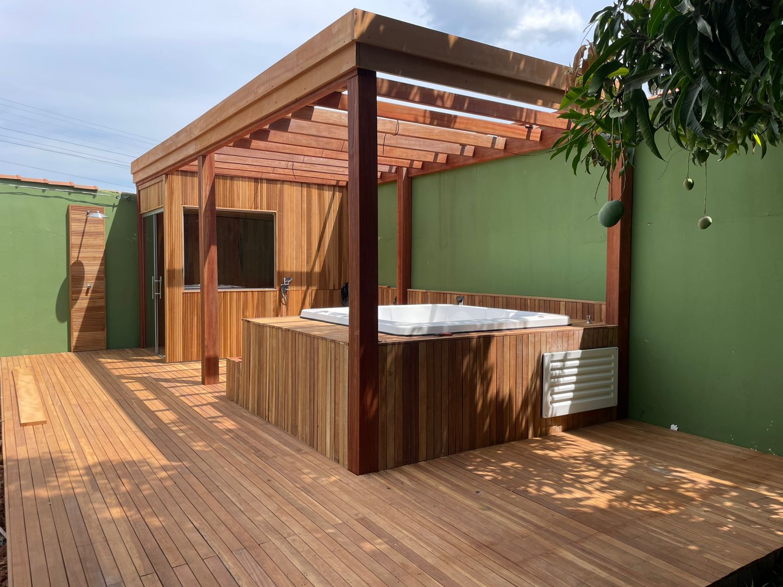 Pergolado com deck