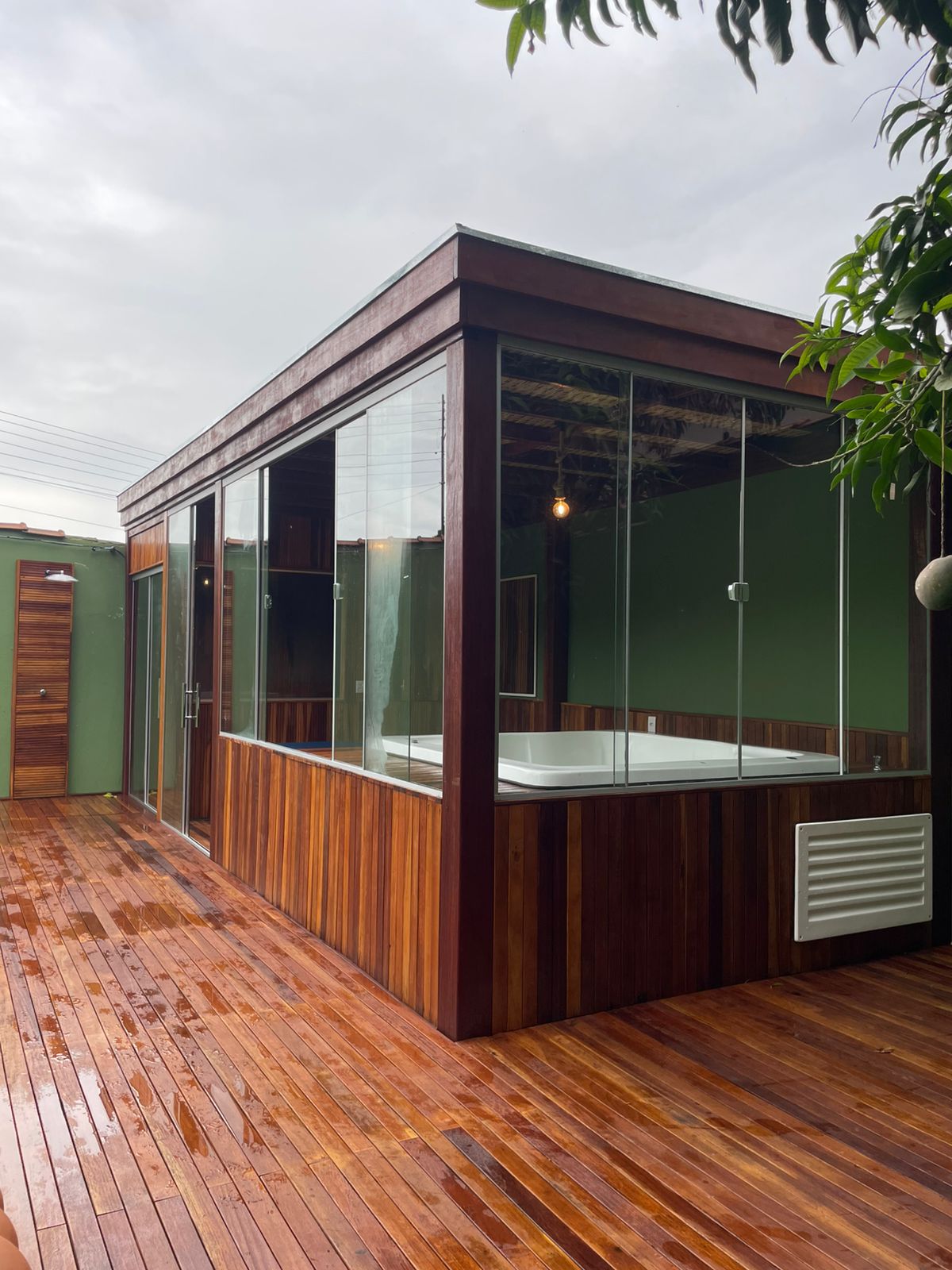 Sauna deck molhado
